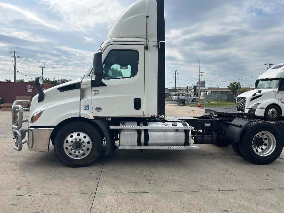 Day Cab Tractor-Heavy Duty Tractors-Freightliner-2020-T11642ST-East Chicago-IN-485,475\n\t\tmiles-$ 32,250 - Image 4