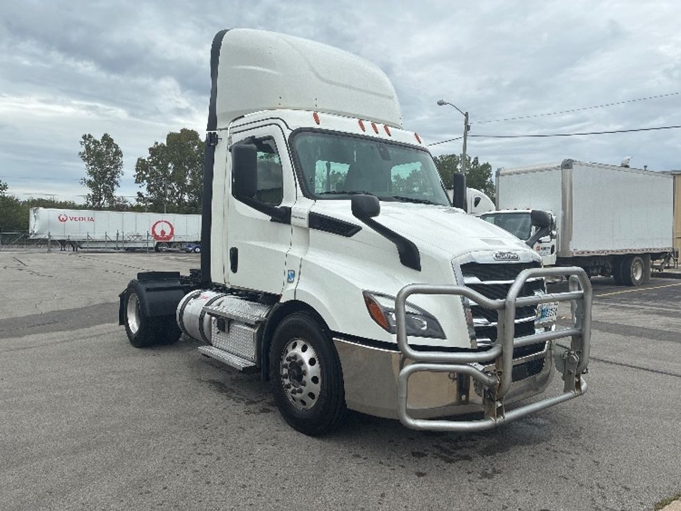 Day Cab Tractor-Heavy Duty Tractors-Freightliner-2020-T11642ST-East Chicago-IN-607,250\n\t\tmiles-$ 24,000 - Image 1