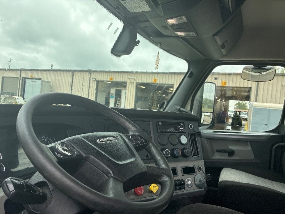 Day Cab Tractor-Heavy Duty Tractors-Freightliner-2020-T11642ST-East Chicago-IN-607,250\n\t\tmiles-$ 24,000 - Image 10