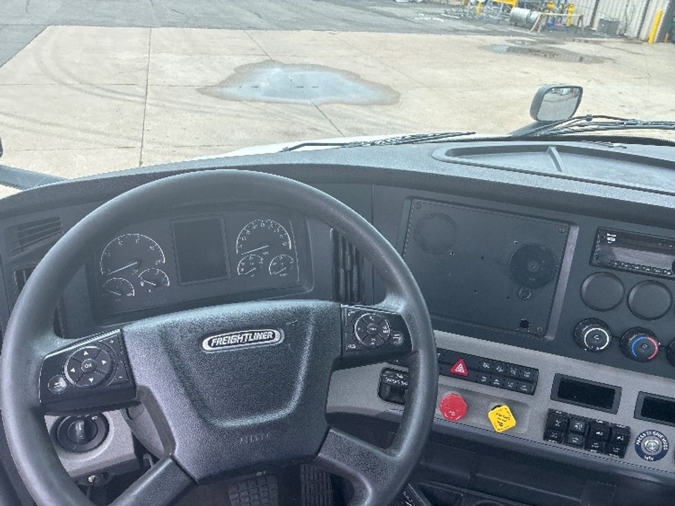 Day Cab Tractor-Heavy Duty Tractors-Freightliner-2020-T11642ST-East Chicago-IN-607,250\n\t\tmiles-$ 24,000 - Image 11