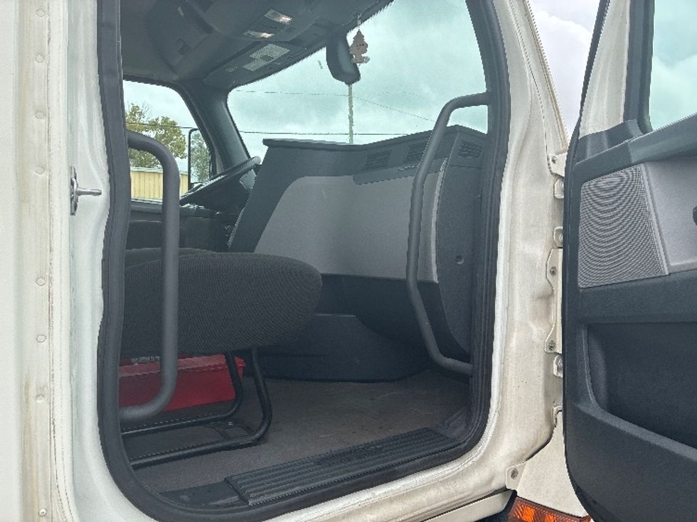 Day Cab Tractor-Heavy Duty Tractors-Freightliner-2020-T11642ST-East Chicago-IN-607,250\n\t\tmiles-$ 24,000 - Image 12