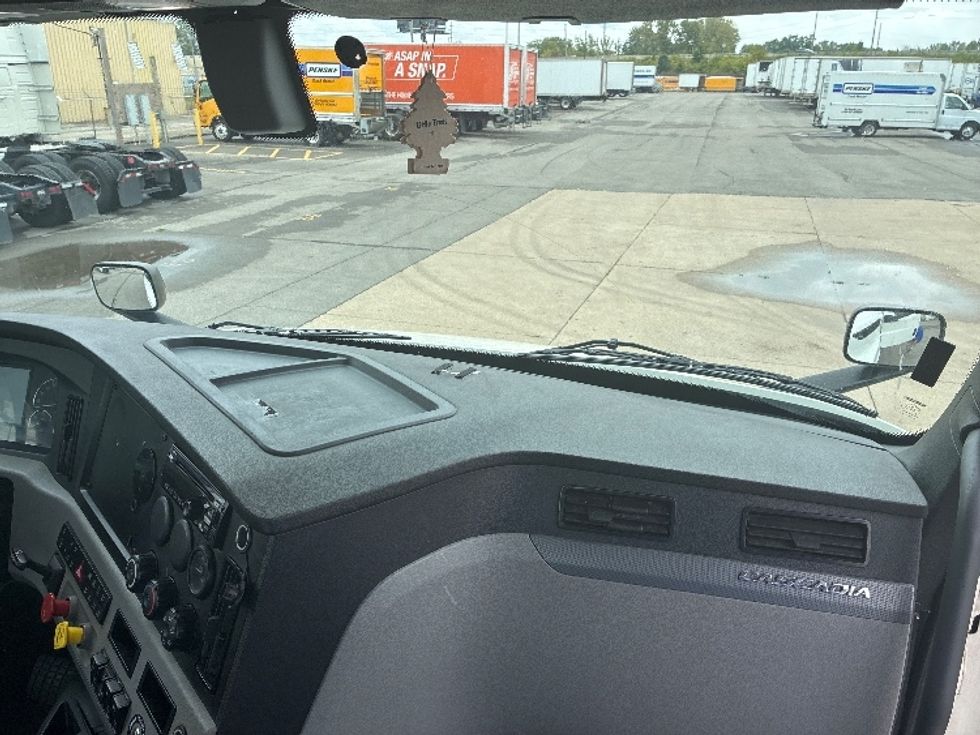 Day Cab Tractor-Heavy Duty Tractors-Freightliner-2020-T11642ST-East Chicago-IN-607,250\n\t\tmiles-$ 24,000 - Image 13