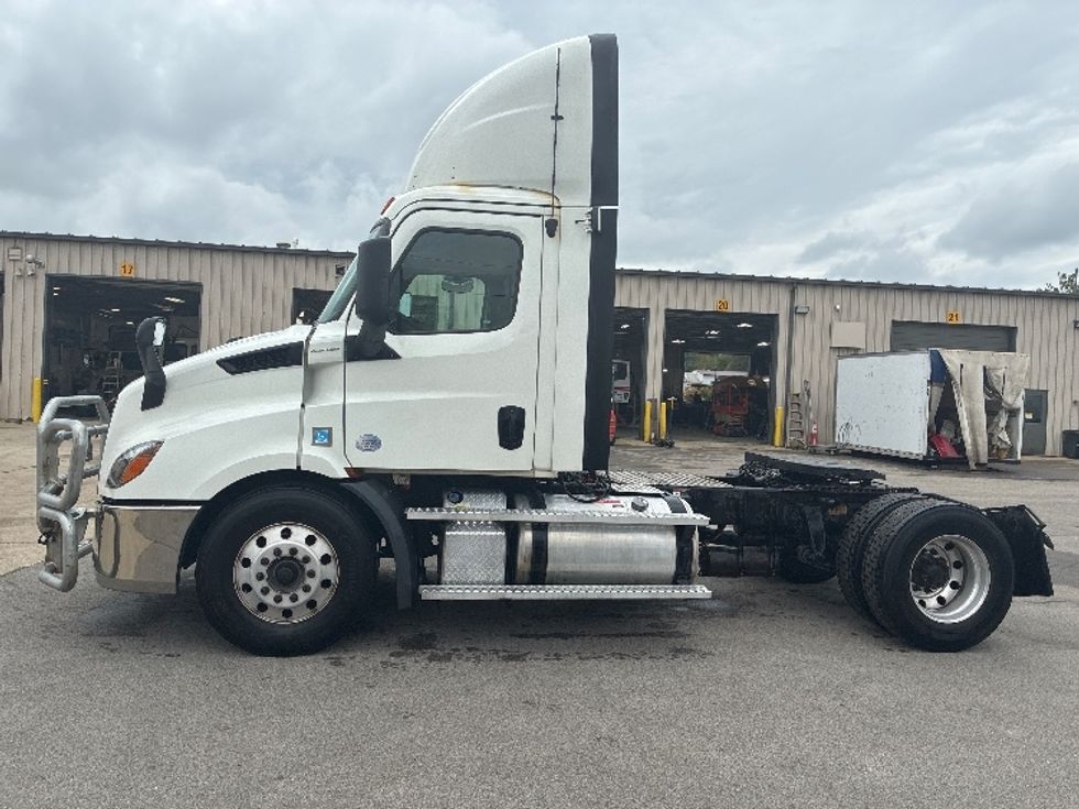 Day Cab Tractor-Heavy Duty Tractors-Freightliner-2020-T11642ST-East Chicago-IN-607,250\n\t\tmiles-$ 24,000 - Image 4