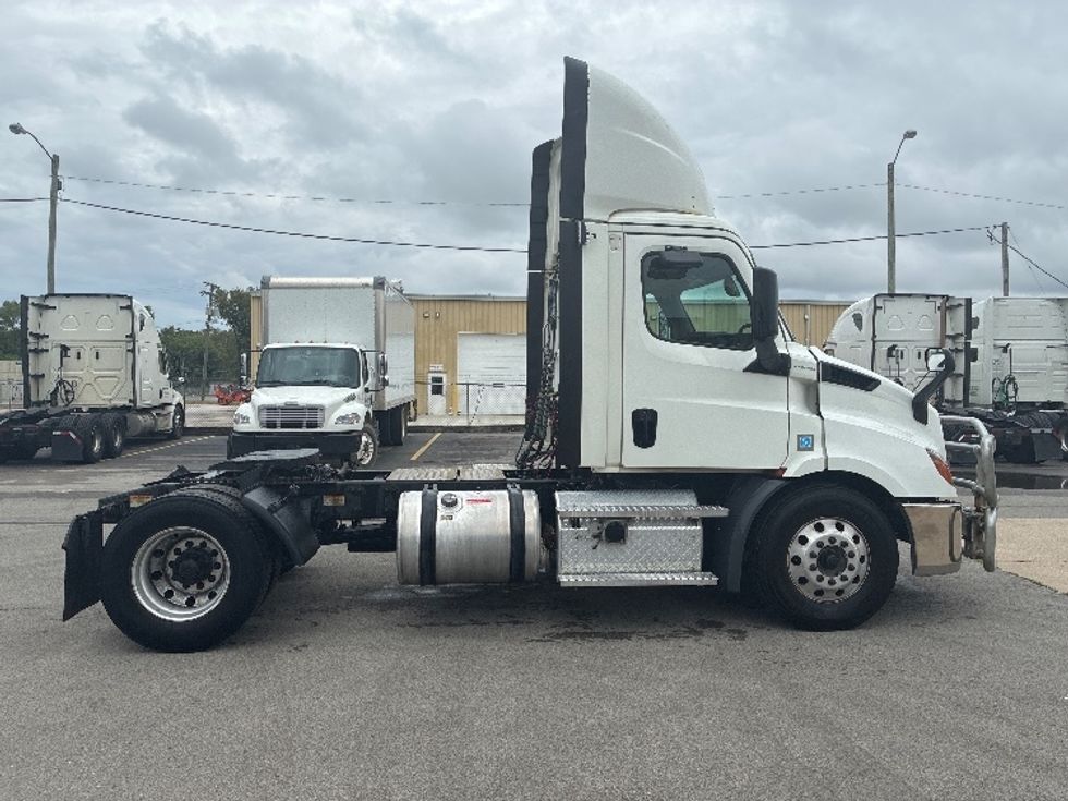Day Cab Tractor-Heavy Duty Tractors-Freightliner-2020-T11642ST-East Chicago-IN-607,250\n\t\tmiles-$ 24,000 - Image 8