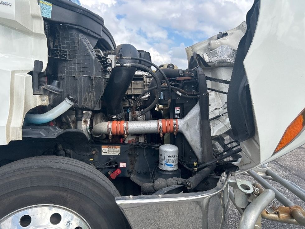 Day Cab Tractor-Heavy Duty Tractors-Freightliner-2020-T11642ST-Elkhart-IN-658,501\n\t\tmiles-$ 24,000 - Image 15