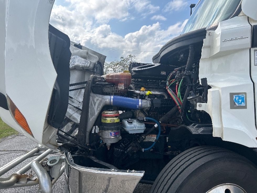 Day Cab Tractor-Heavy Duty Tractors-Freightliner-2020-T11642ST-Elkhart-IN-658,501\n\t\tmiles-$ 24,000 - Image 16