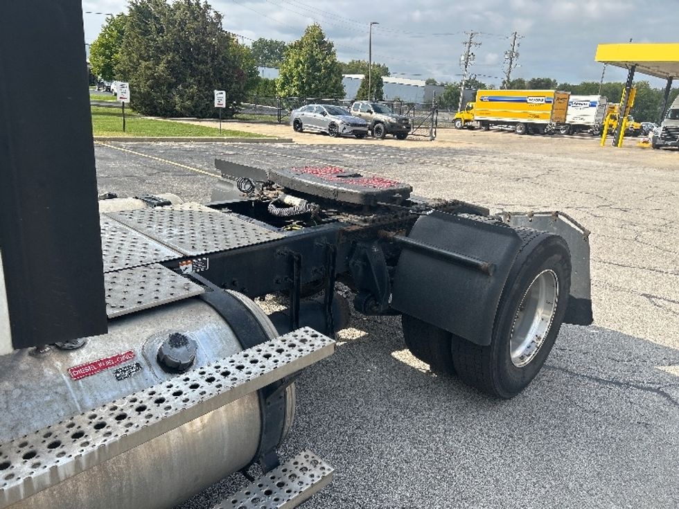 Day Cab Tractor-Heavy Duty Tractors-Freightliner-2020-T11642ST-Elkhart-IN-658,501\n\t\tmiles-$ 24,000 - Image 17