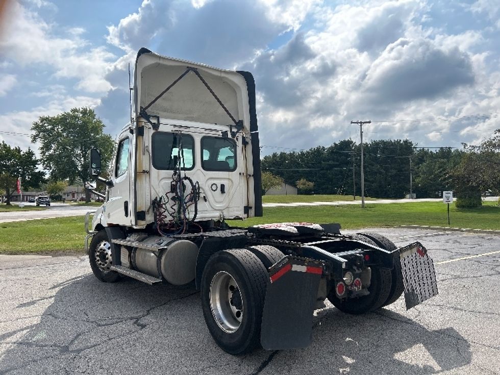 Day Cab Tractor-Heavy Duty Tractors-Freightliner-2020-T11642ST-Elkhart-IN-658,501\n\t\tmiles-$ 24,000 - Image 5