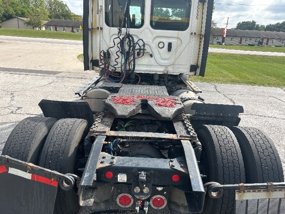 Day Cab Tractor-Heavy Duty Tractors-Freightliner-2020-T11642ST-Elkhart-IN-658,501\n\t\tmiles-$ 24,000 - Image 6