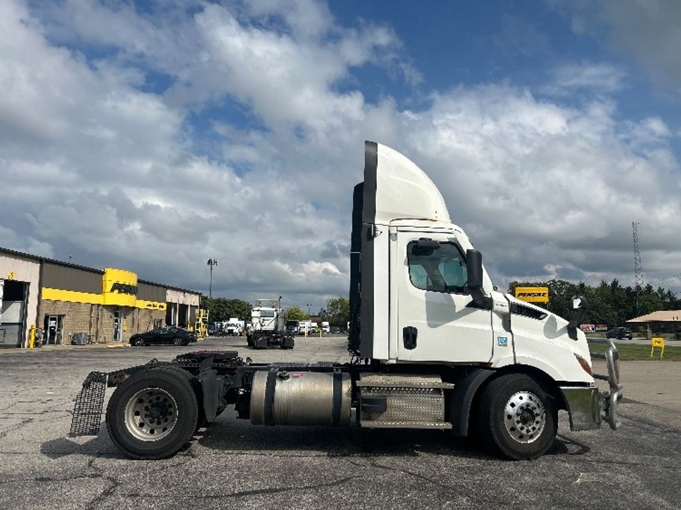 Day Cab Tractor-Heavy Duty Tractors-Freightliner-2020-T11642ST-Elkhart-IN-658,501\n\t\tmiles-$ 24,000 - Image 8