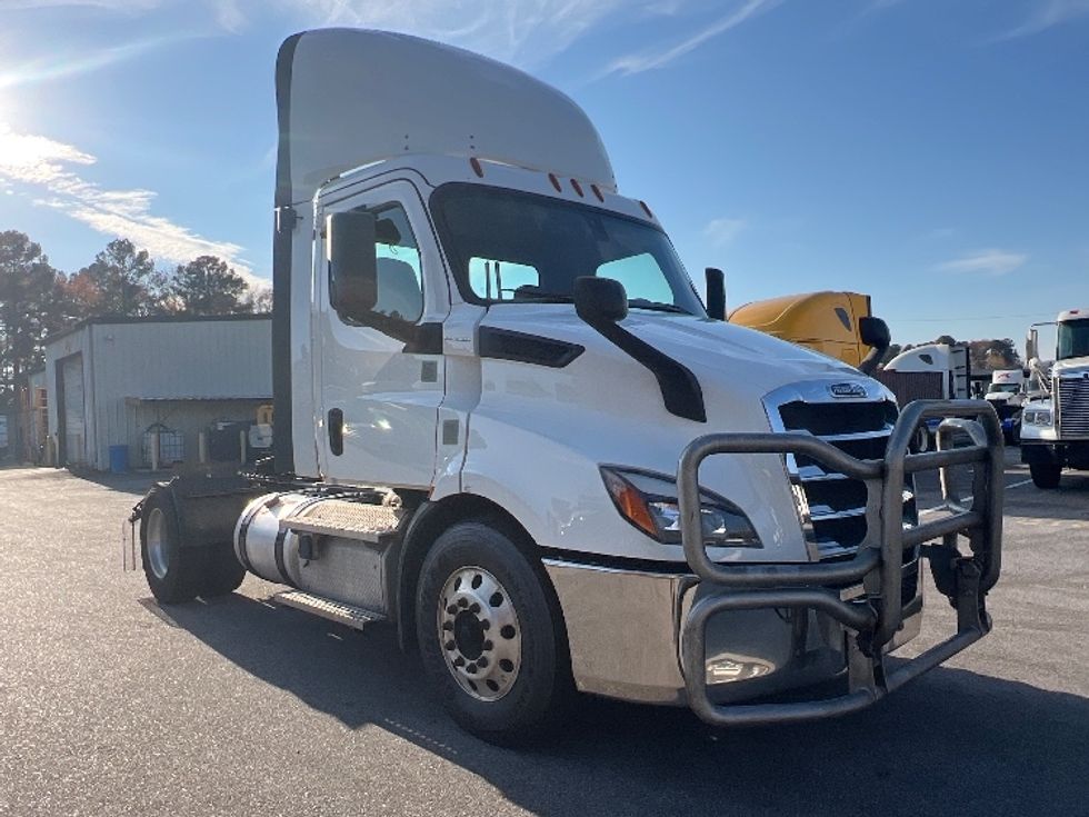 Day Cab Tractor-Heavy Duty Tractors-Freightliner-2020-T11642ST-Florence-SC-400,087\n\t\tmiles-$ 40,500 - Image 1