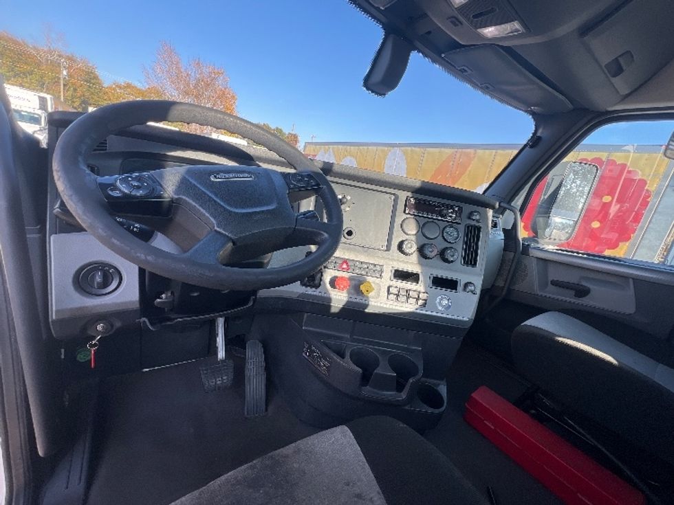 Day Cab Tractor-Heavy Duty Tractors-Freightliner-2020-T11642ST-Florence-SC-400,087\n\t\tmiles-$ 40,500 - Image 11