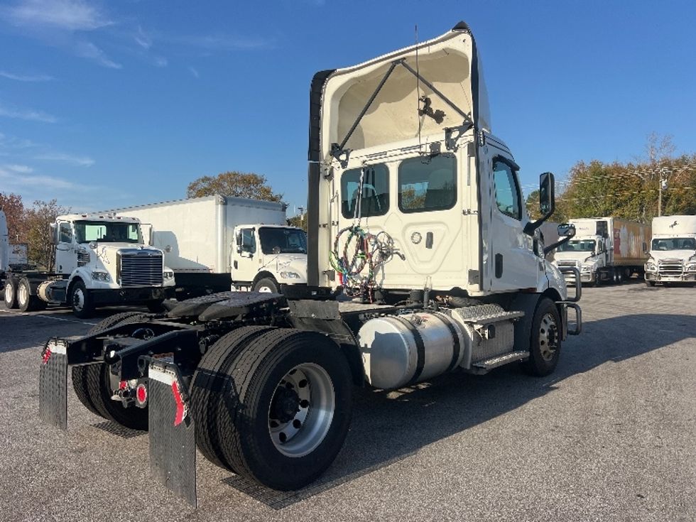 Day Cab Tractor-Heavy Duty Tractors-Freightliner-2020-T11642ST-Florence-SC-400,087\n\t\tmiles-$ 40,500 - Image 7