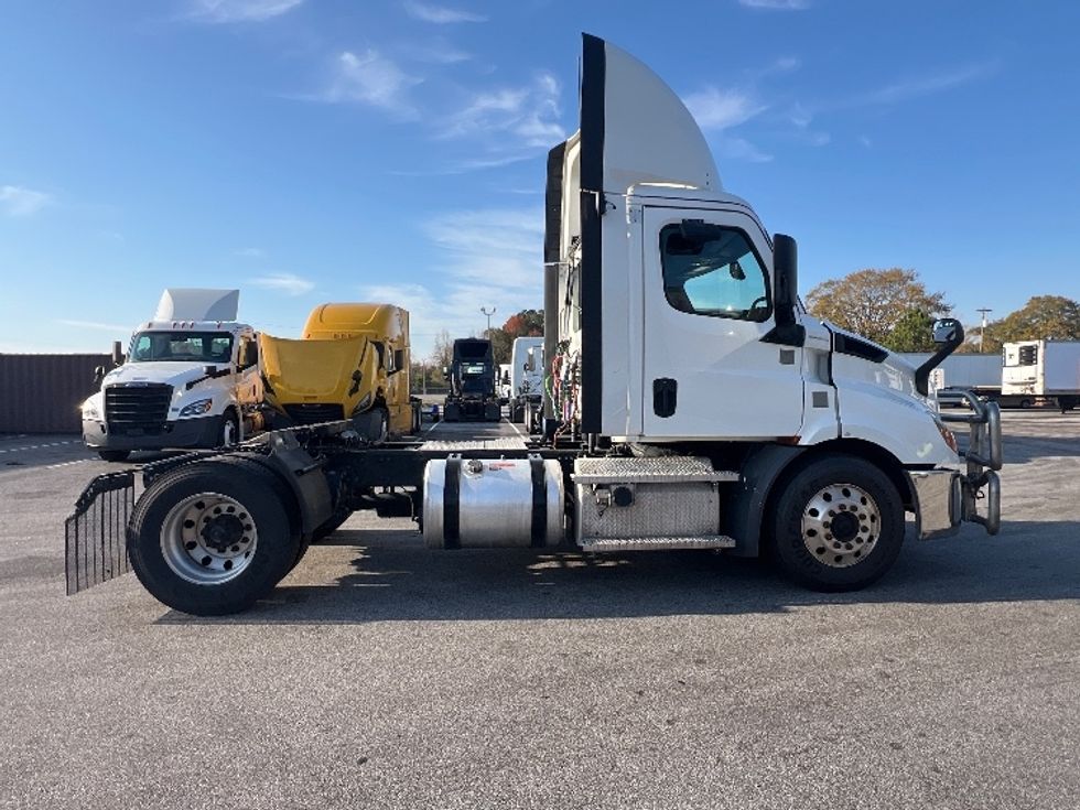 Day Cab Tractor-Heavy Duty Tractors-Freightliner-2020-T11642ST-Florence-SC-400,087\n\t\tmiles-$ 40,500 - Image 8