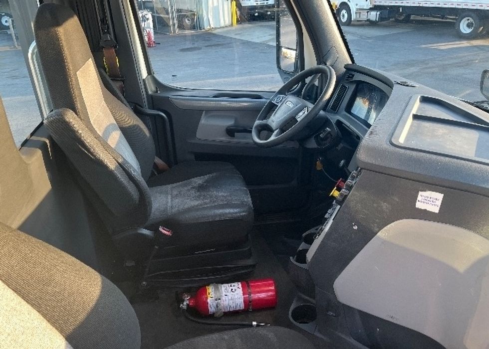 Day Cab Tractor-Heavy Duty Tractors-Freightliner-2020-T11642ST-Florence-SC-574,677\n\t\tmiles-$ 26,250 - Image 12