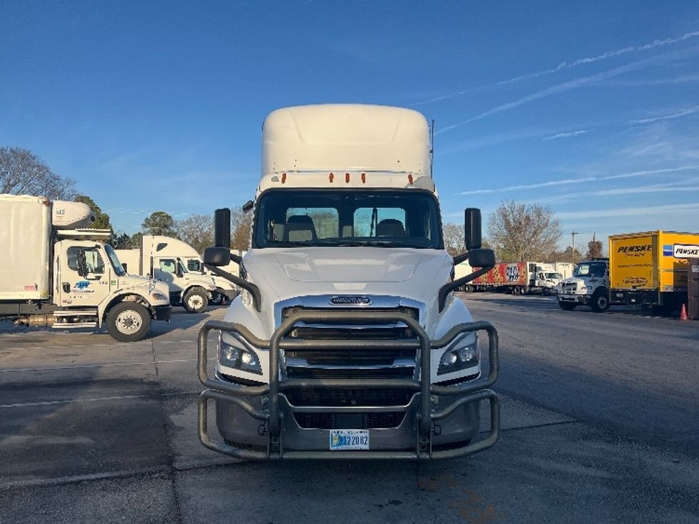 Day Cab Tractor-Heavy Duty Tractors-Freightliner-2020-T11642ST-Florence-SC-574,677\n\t\tmiles-$ 26,250 - Image 2