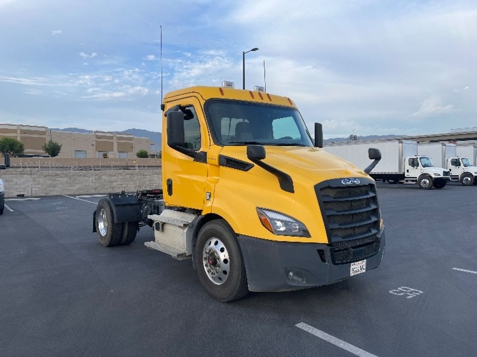 Day Cab Tractor-Heavy Duty Tractors-Freightliner-2020-T11642ST-Fontana-CA-413,023\n\t\tmiles-$ 36,500 - Image 1
