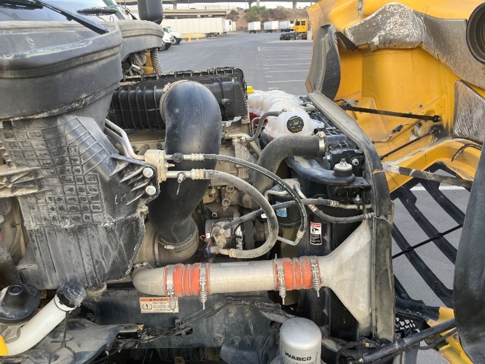 Day Cab Tractor-Heavy Duty Tractors-Freightliner-2020-T11642ST-Fontana-CA-413,023\n\t\tmiles-$ 36,500 - Image 15