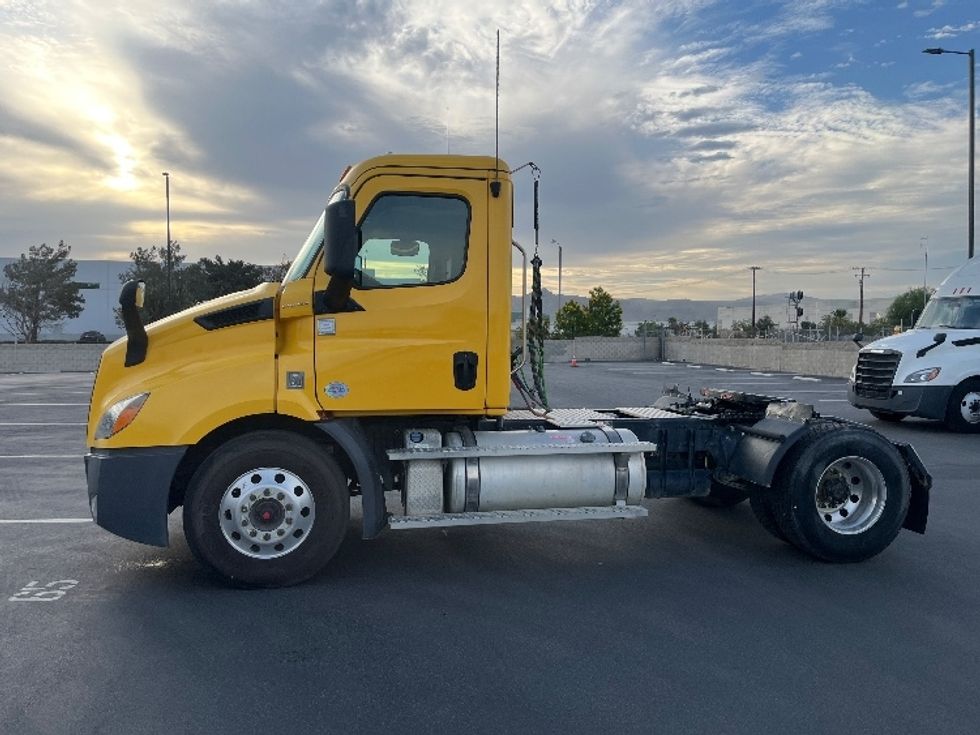 Day Cab Tractor-Heavy Duty Tractors-Freightliner-2020-T11642ST-Fontana-CA-413,023\n\t\tmiles-$ 36,500 - Image 4