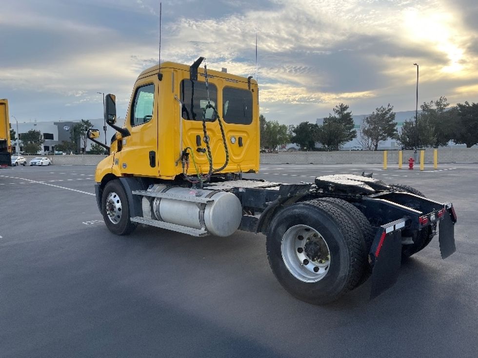 Day Cab Tractor-Heavy Duty Tractors-Freightliner-2020-T11642ST-Fontana-CA-413,023\n\t\tmiles-$ 36,500 - Image 5