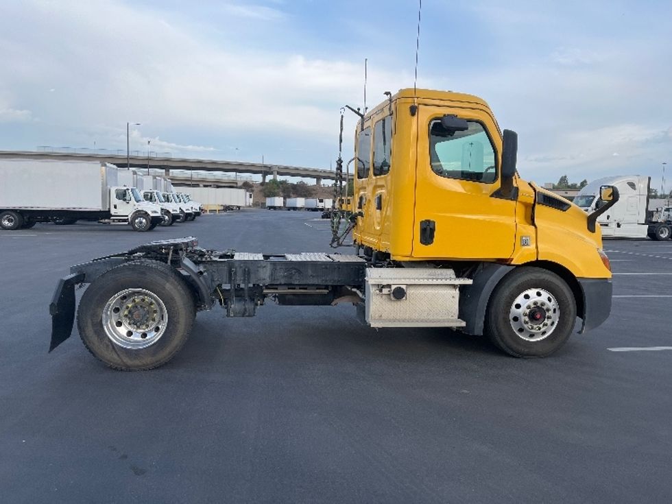 Day Cab Tractor-Heavy Duty Tractors-Freightliner-2020-T11642ST-Fontana-CA-413,023\n\t\tmiles-$ 36,500 - Image 8