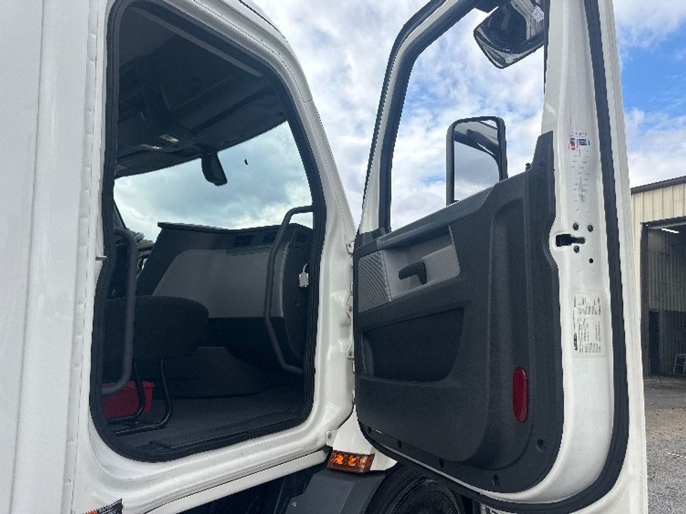 Day Cab Tractor-Heavy Duty Tractors-Freightliner-2020-T11642ST-Forest Park-GA-463,663\n\t\tmiles-$ 36,000 - Image 12