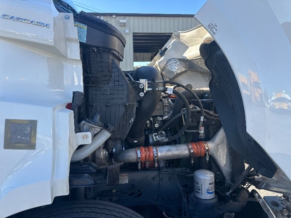 Day Cab Tractor-Heavy Duty Tractors-Freightliner-2020-T11642ST-Forest Park-GA-463,663\n\t\tmiles-$ 36,000 - Image 15