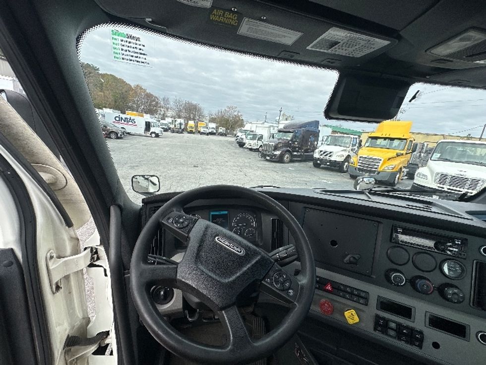 Day Cab Tractor-Heavy Duty Tractors-Freightliner-2020-T11642ST-Forest Park-GA-635,355\n\t\tmiles-$ 21,750 - Image 11