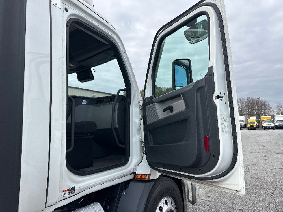 Day Cab Tractor-Heavy Duty Tractors-Freightliner-2020-T11642ST-Forest Park-GA-635,355\n\t\tmiles-$ 21,750 - Image 12
