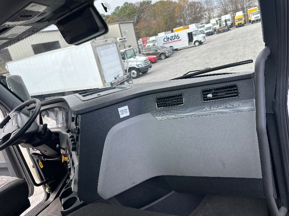 Day Cab Tractor-Heavy Duty Tractors-Freightliner-2020-T11642ST-Forest Park-GA-635,355\n\t\tmiles-$ 21,750 - Image 13