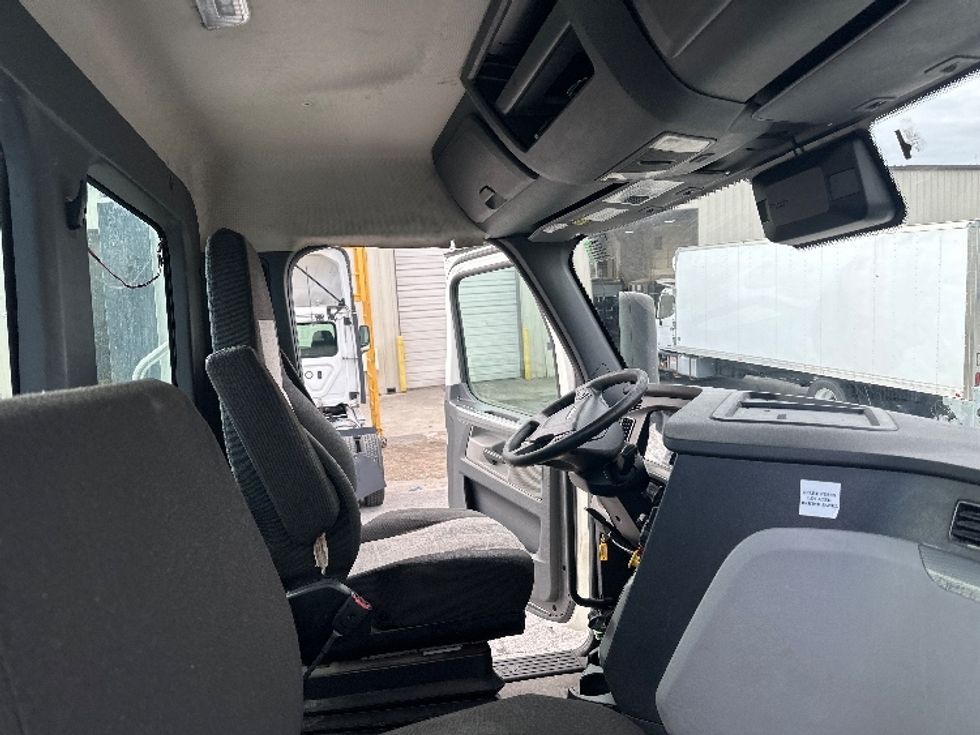 Day Cab Tractor-Heavy Duty Tractors-Freightliner-2020-T11642ST-Forest Park-GA-635,355\n\t\tmiles-$ 21,750 - Image 14