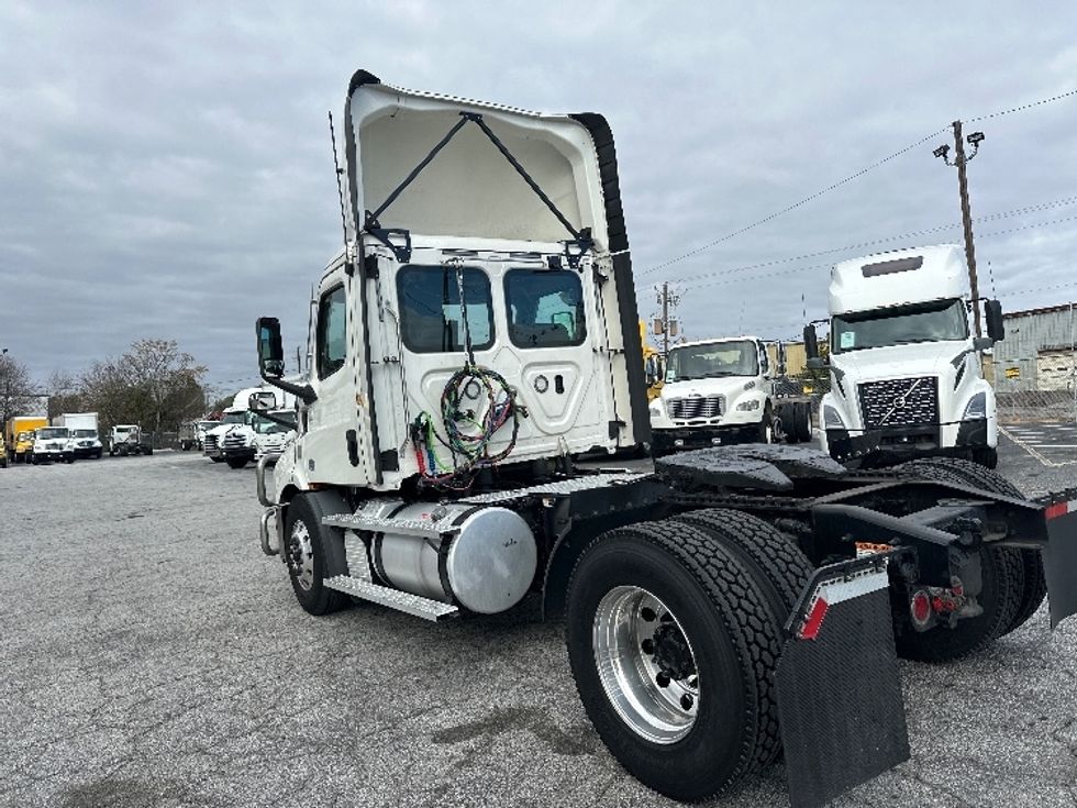Day Cab Tractor-Heavy Duty Tractors-Freightliner-2020-T11642ST-Forest Park-GA-635,355\n\t\tmiles-$ 21,750 - Image 5