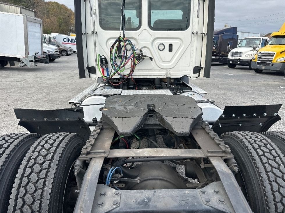 Day Cab Tractor-Heavy Duty Tractors-Freightliner-2020-T11642ST-Forest Park-GA-635,355\n\t\tmiles-$ 21,750 - Image 6