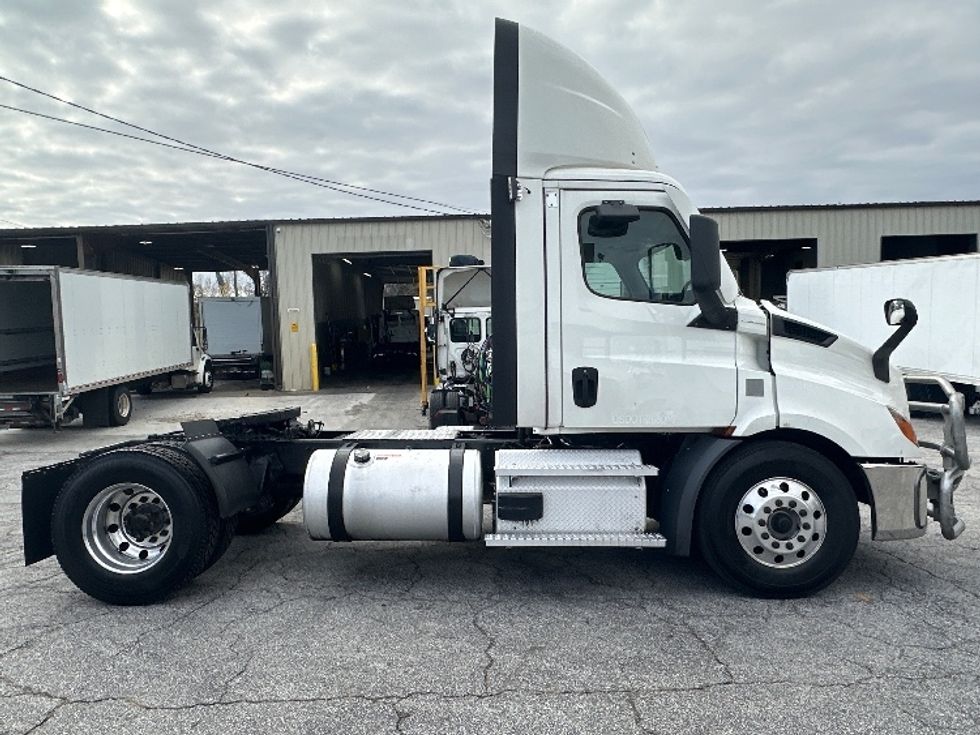 Day Cab Tractor-Heavy Duty Tractors-Freightliner-2020-T11642ST-Forest Park-GA-635,355\n\t\tmiles-$ 21,750 - Image 8