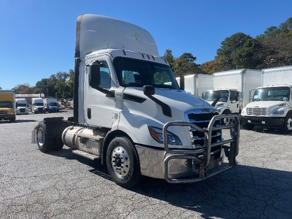 Day Cab Tractor-Heavy Duty Tractors-Freightliner-2020-T11642ST-Forest Park-GA-671,596\n\t\tmiles-$ 24,000 - Image 1