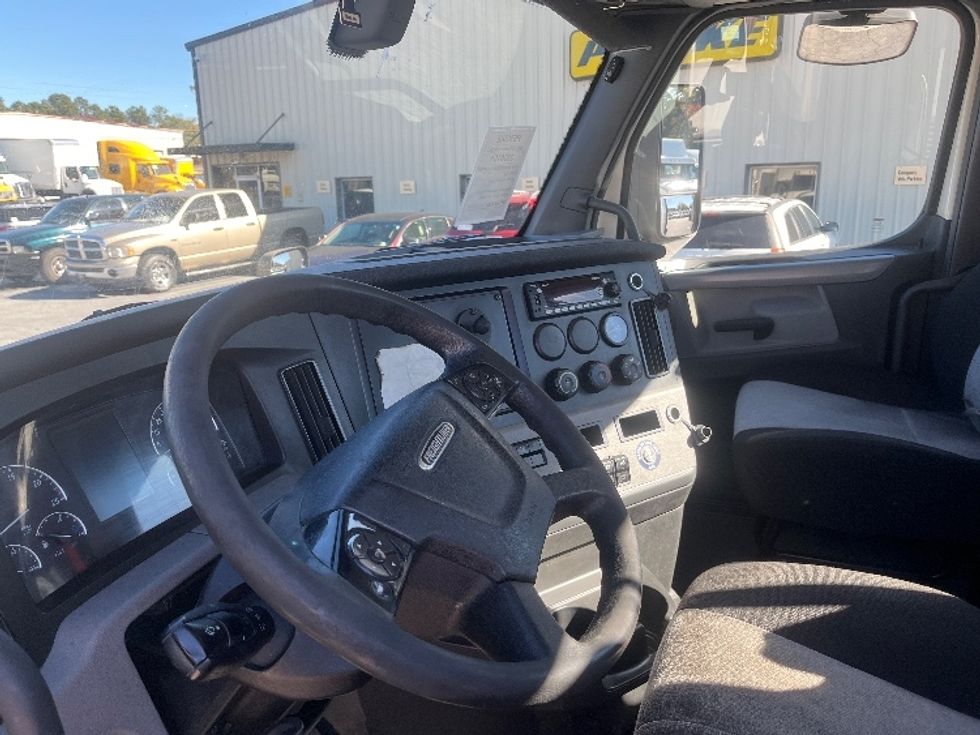 Day Cab Tractor-Heavy Duty Tractors-Freightliner-2020-T11642ST-Forest Park-GA-671,596\n\t\tmiles-$ 24,000 - Image 10