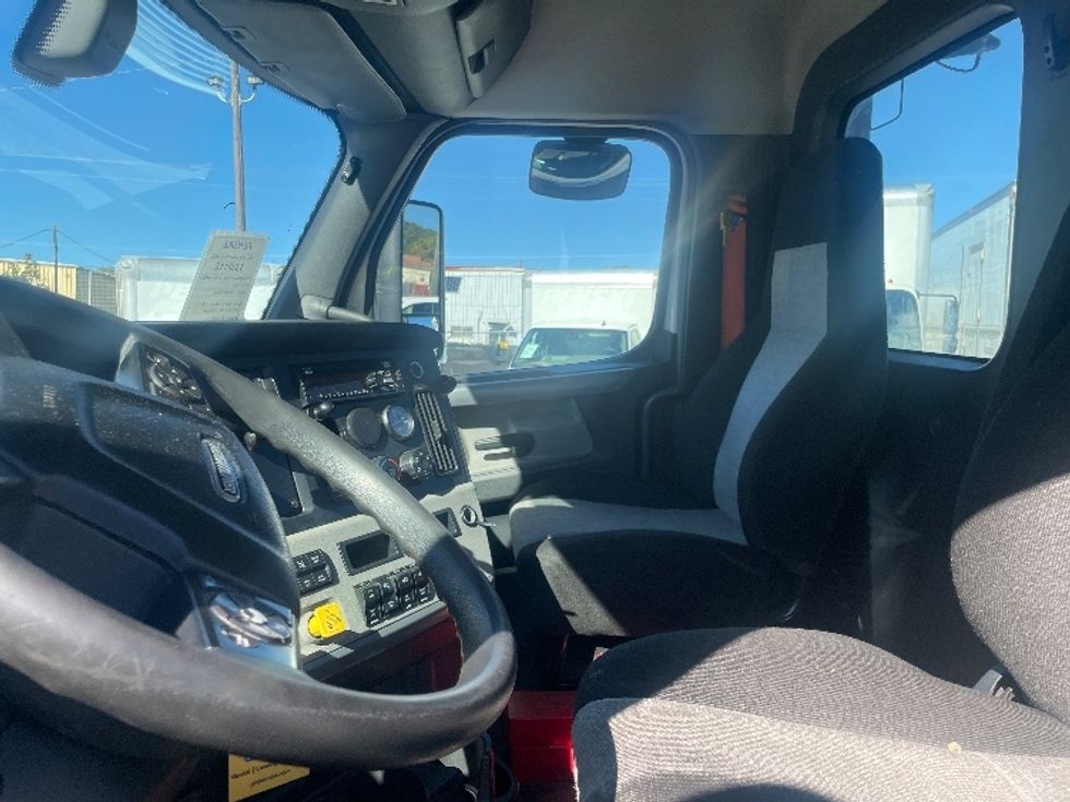 Day Cab Tractor-Heavy Duty Tractors-Freightliner-2020-T11642ST-Forest Park-GA-687,747\n\t\tmiles-$ 24,000 - Image 10