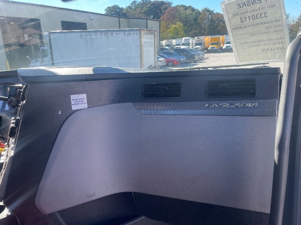 Day Cab Tractor-Heavy Duty Tractors-Freightliner-2020-T11642ST-Forest Park-GA-687,747\n\t\tmiles-$ 24,000 - Image 13