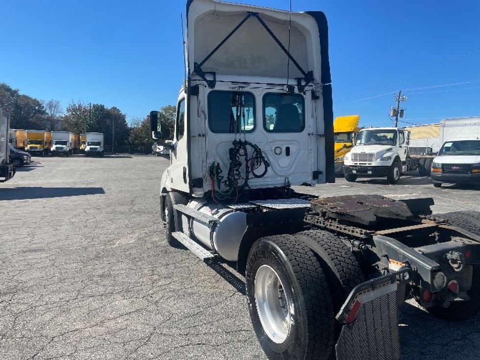Day Cab Tractor-Heavy Duty Tractors-Freightliner-2020-T11642ST-Forest Park-GA-687,747\n\t\tmiles-$ 24,000 - Image 5