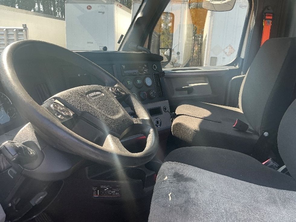 Day Cab Tractor-Heavy Duty Tractors-Freightliner-2020-T11642ST-Forest Park-GA-691,788\n\t\tmiles-$ 20,750 - Image 10