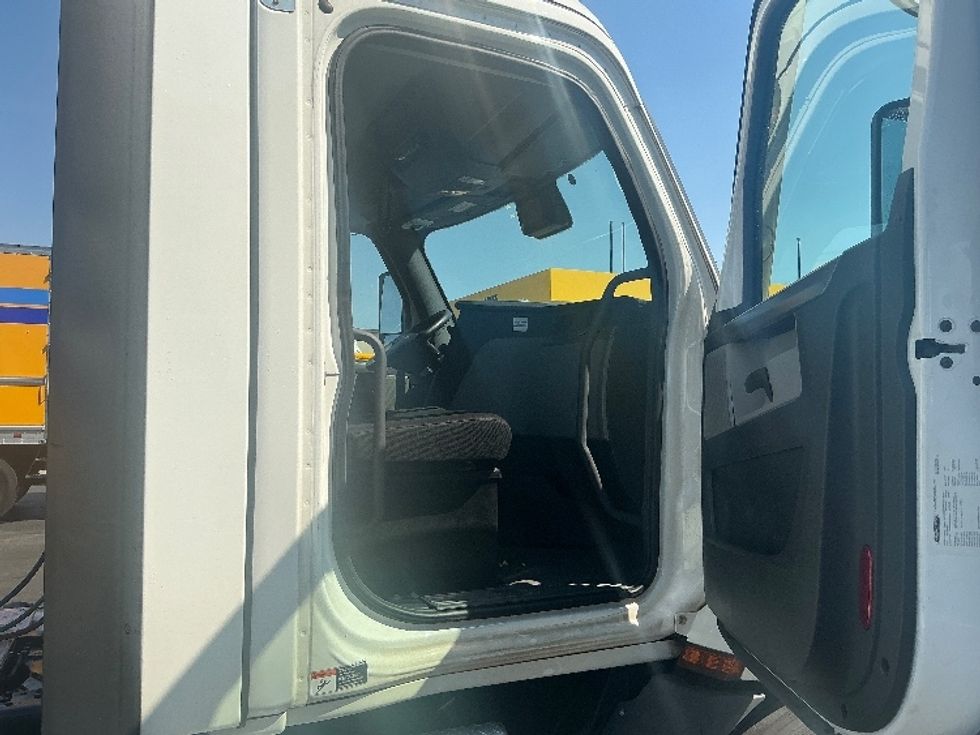 Day Cab Tractor-Heavy Duty Tractors-Freightliner-2020-T11642ST-Forest Park-GA-691,788\n\t\tmiles-$ 20,750 - Image 12