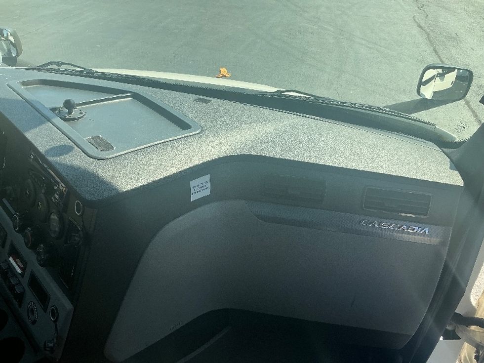 Day Cab Tractor-Heavy Duty Tractors-Freightliner-2020-T11642ST-Forest Park-GA-691,788\n\t\tmiles-$ 20,750 - Image 13