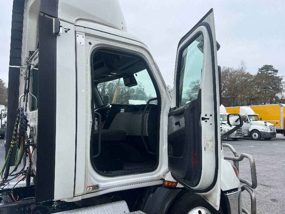 Day Cab Tractor-Heavy Duty Tractors-Freightliner-2020-T11642ST-Forest Park-GA-704,579\n\t\tmiles-$ 21,750 - Image 12