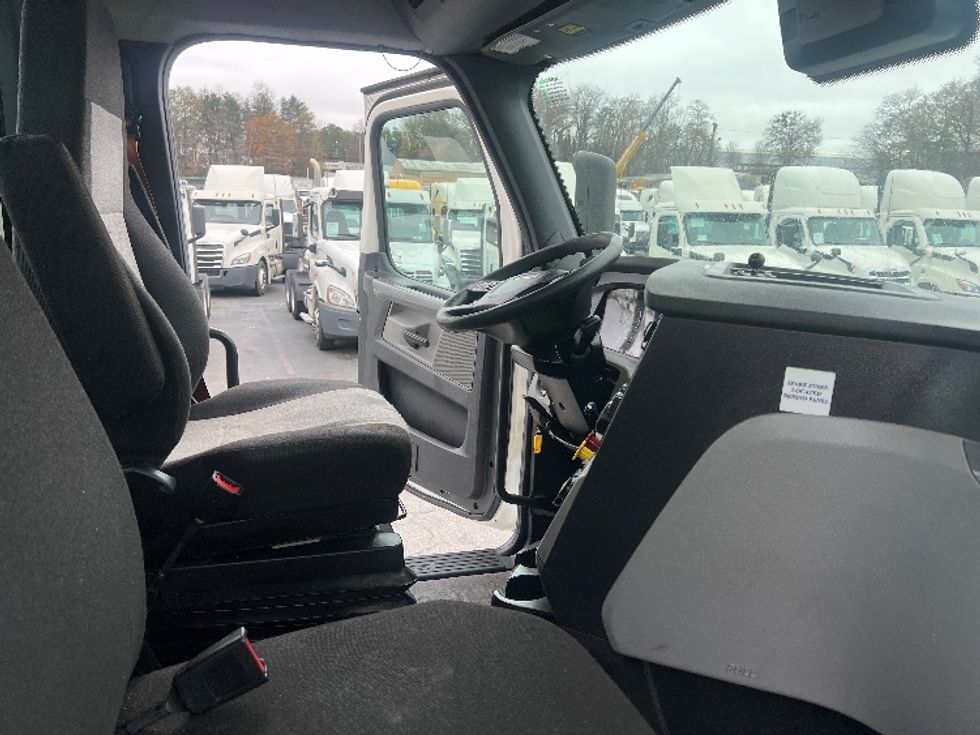 Day Cab Tractor-Heavy Duty Tractors-Freightliner-2020-T11642ST-Forest Park-GA-704,579\n\t\tmiles-$ 21,750 - Image 14