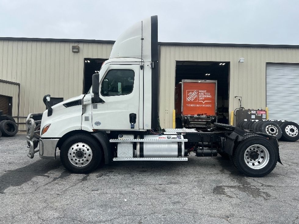 Day Cab Tractor-Heavy Duty Tractors-Freightliner-2020-T11642ST-Forest Park-GA-704,579\n\t\tmiles-$ 21,750 - Image 4