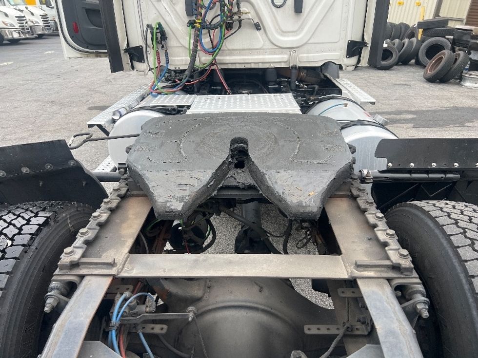 Day Cab Tractor-Heavy Duty Tractors-Freightliner-2020-T11642ST-Forest Park-GA-704,579\n\t\tmiles-$ 21,750 - Image 6