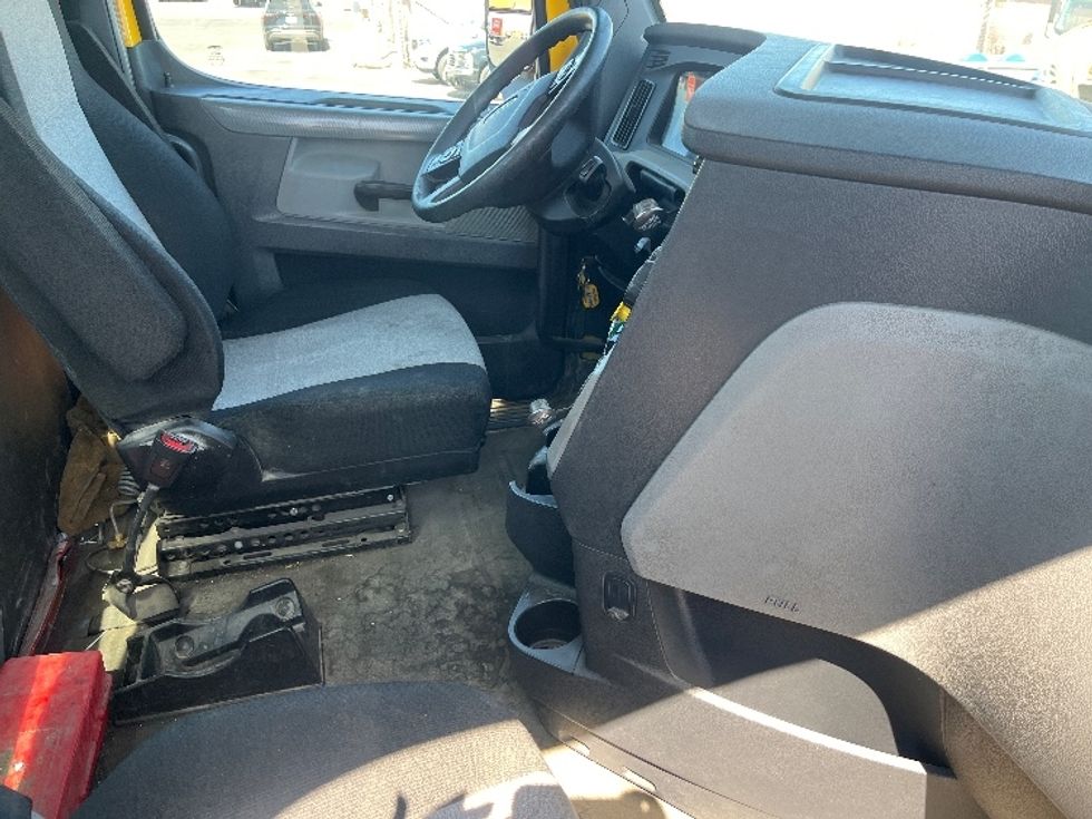 Day Cab Tractor-Heavy Duty Tractors-Freightliner-2020-T11642ST-Fresno-CA-426,345\n\t\tmiles-$ 30,250 - Image 14