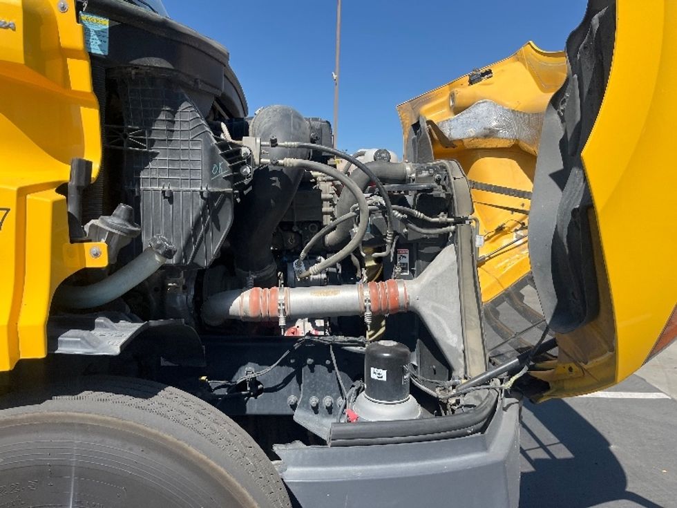 Day Cab Tractor-Heavy Duty Tractors-Freightliner-2020-T11642ST-Fresno-CA-426,345\n\t\tmiles-$ 30,250 - Image 15