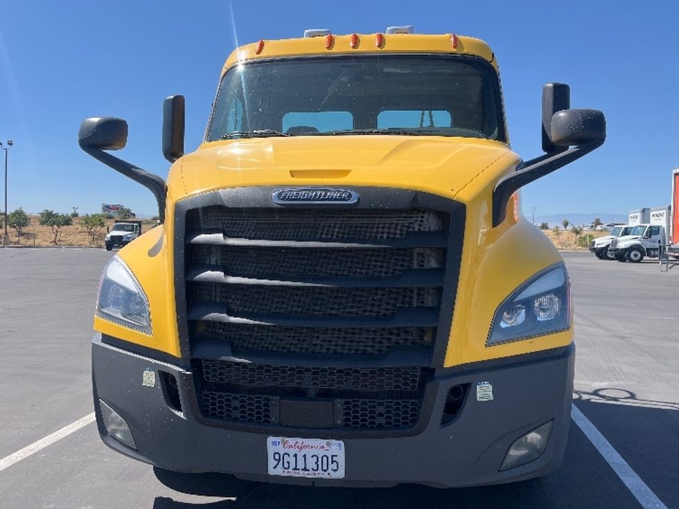 Day Cab Tractor-Heavy Duty Tractors-Freightliner-2020-T11642ST-Fresno-CA-426,345\n\t\tmiles-$ 30,250 - Image 2