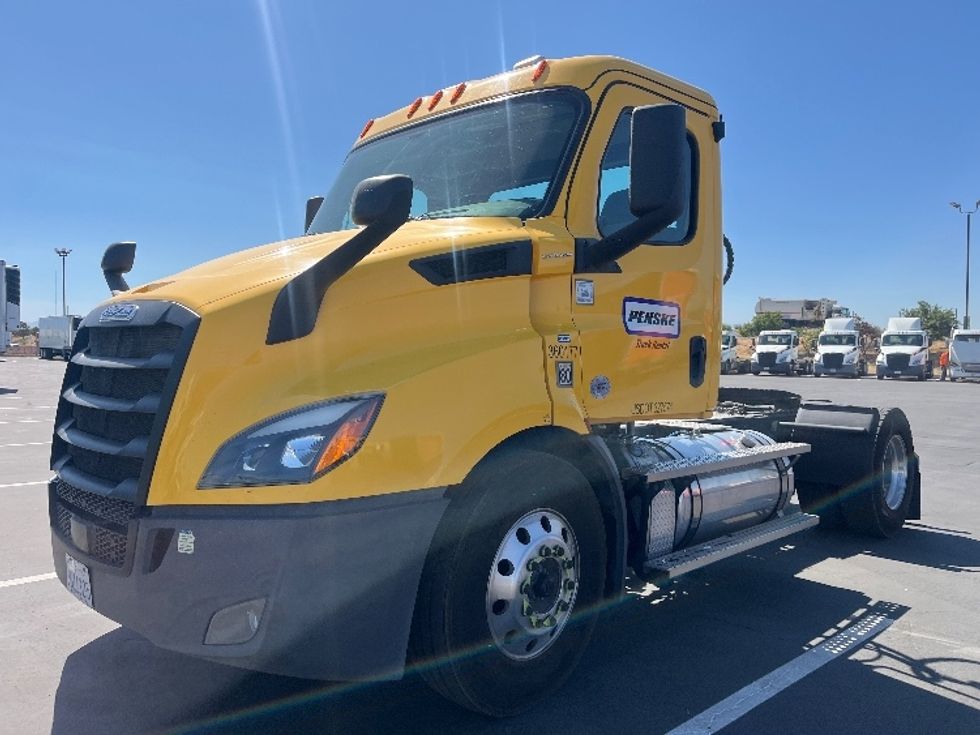 Day Cab Tractor-Heavy Duty Tractors-Freightliner-2020-T11642ST-Fresno-CA-426,345\n\t\tmiles-$ 30,250 - Image 3